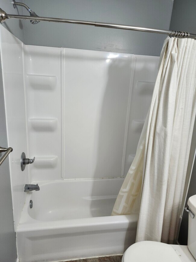 Building Photo - 7211 Camden Ave N