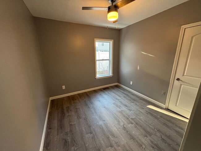 Building Photo - 14 Hillside St