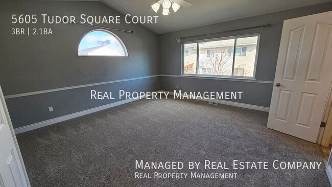 Building Photo - 5605 Tudor Square Ct
