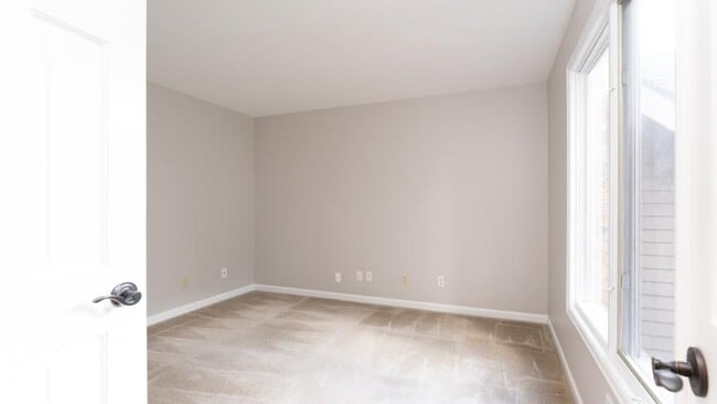 Building Photo - 4 bedroom in Sammamish WA 98074