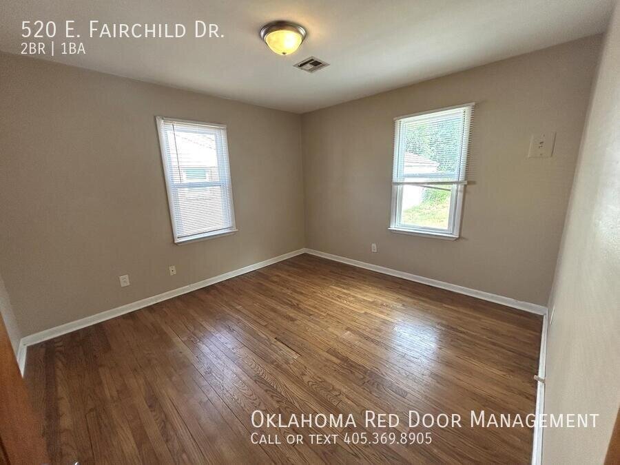Building Photo - 520 E Fairchild Dr