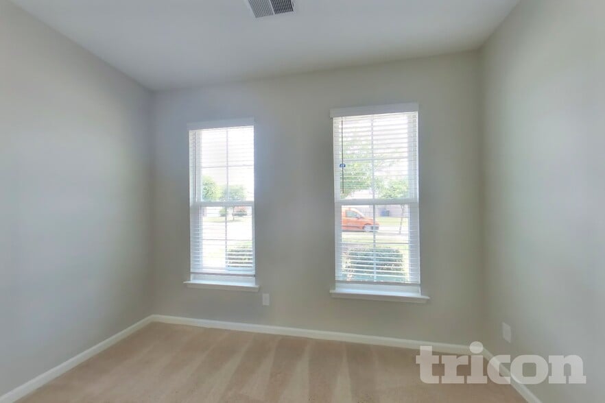 Building Photo - 15 Attucks Ct