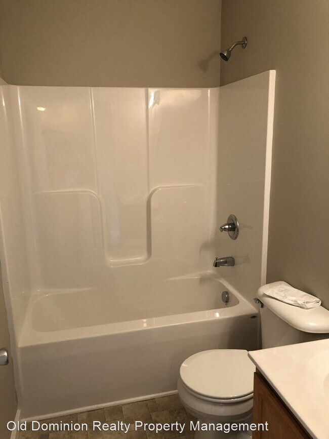 Building Photo - 3 br, 2.5 bath House - 425 Leslie Court
