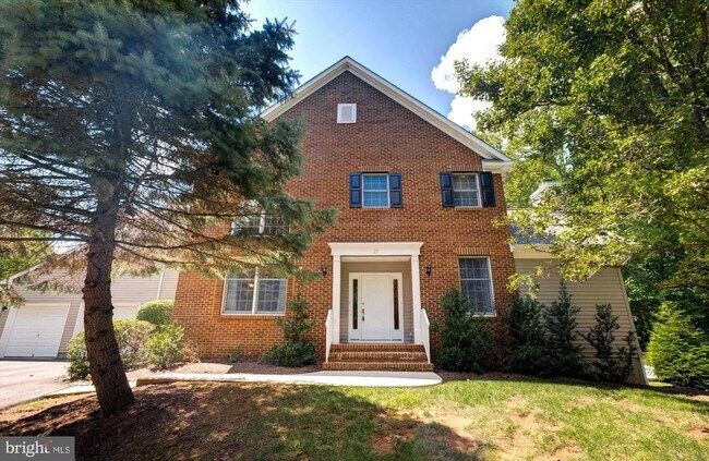 Building Photo - 27 Stonewall Cir
