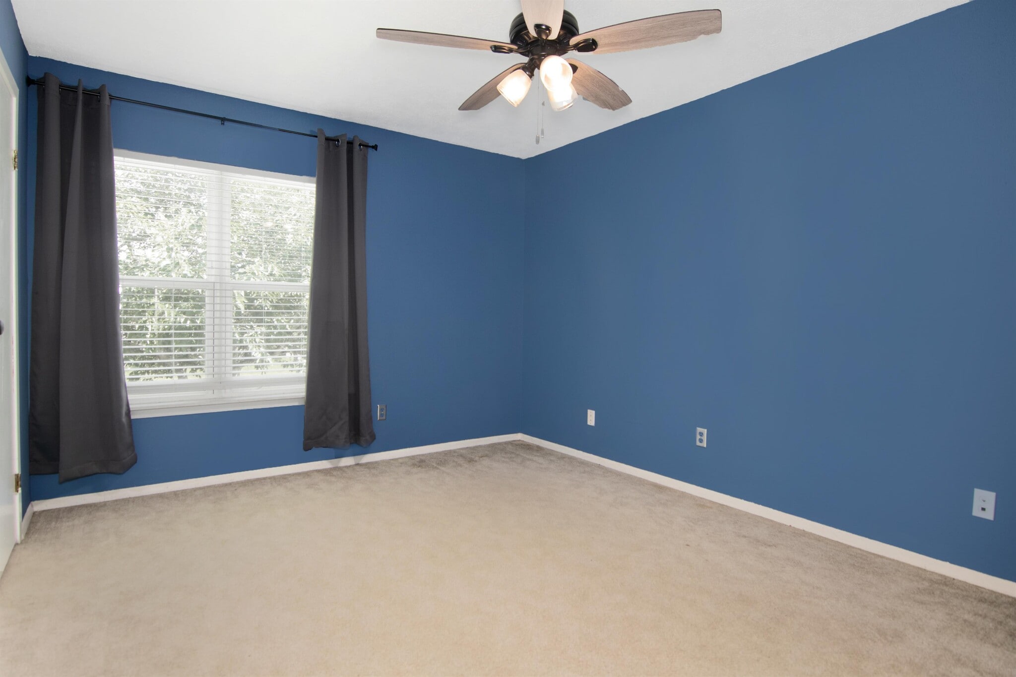 Building Photo - 255 E Castle Harbour Dr