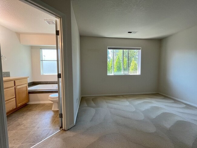 Building Photo - Welcome to this charming 3-bedroom, 3-bathroom home in Forest Grove!