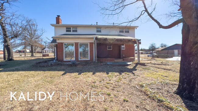 Building Photo - 4605 Sunset Terrace
