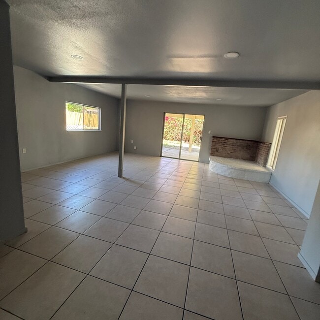 Building Photo - 933 Parkbrook St