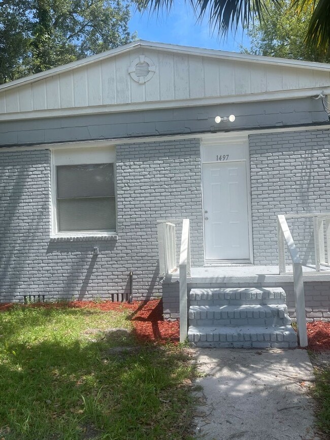 Primary Photo - Fabulous 4 Bedroom 2 Bath!