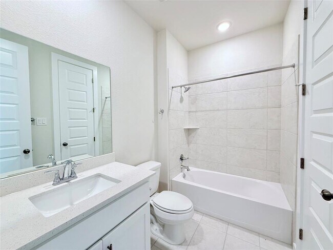 Building Photo - 133 Cintilar St