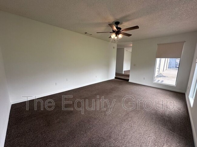 Building Photo - 534 Ash St