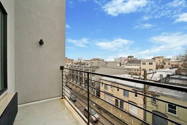 Building Photo - 1522-1532 W Girard Ave