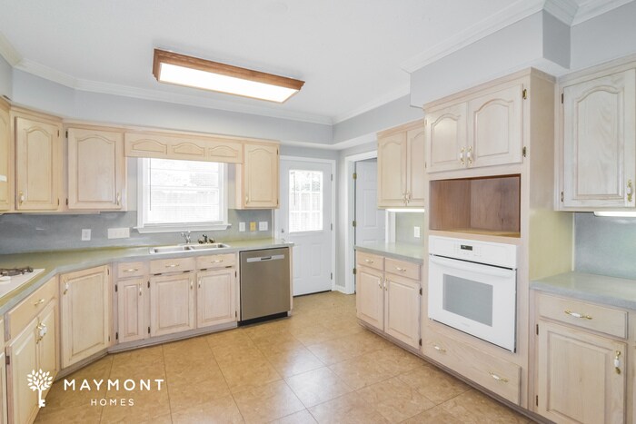 Building Photo - 711 Forestdale Dr