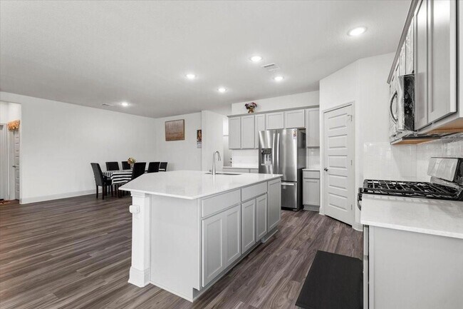 Building Photo - 18017 Nepi Dr