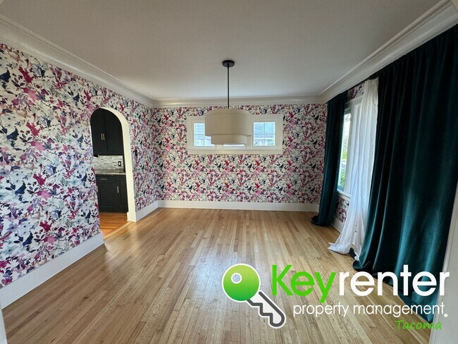 Building Photo - One of a Kind Multi-level Home in North Ta...