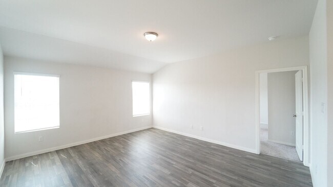 Building Photo - FOR LEASE!  4 Bedrooms - 2 Baths - 2 Car Garage.