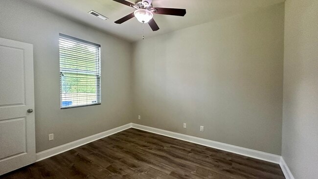 Building Photo - 4826 Hawkins Dr