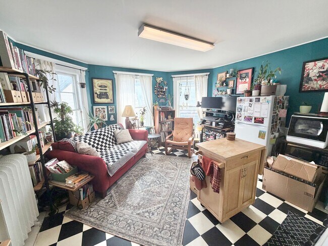 Building Photo - 1 Bedroom in Burlington VT Available 7/1!