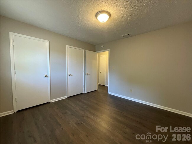 Building Photo - 322 E Sumter St