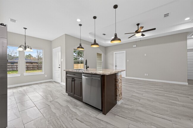 Building Photo - 1107 Lyle W Ave