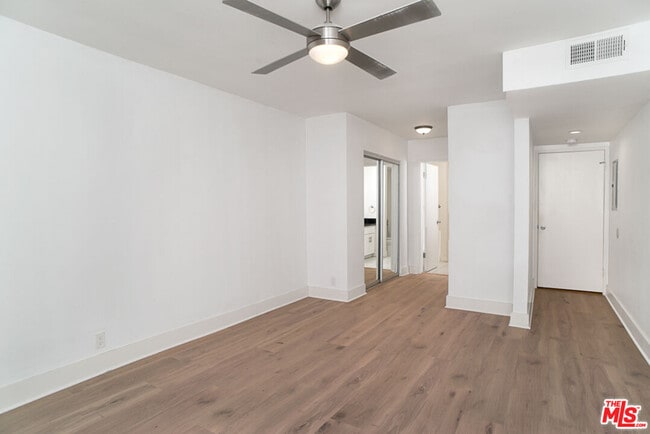 Building Photo - 416 N Oakhurst Dr