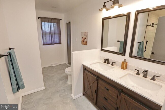 Building Photo - 8530 Wedding Dr