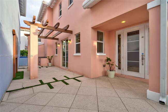 Building Photo - 912 NE 17th Way