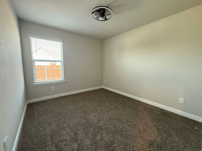 Building Photo - 701 Trinity Pk Trl