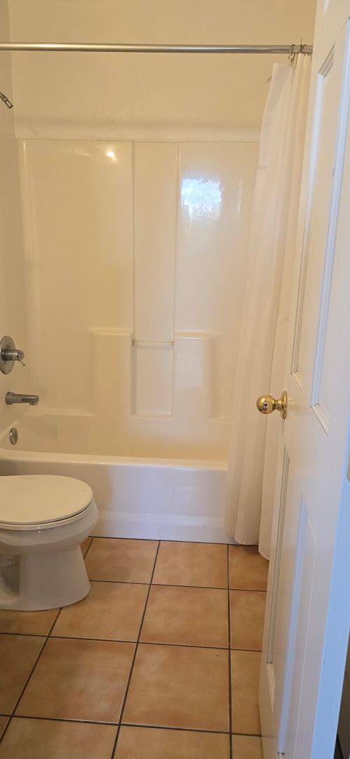 Building Photo - Charming Historic Studio in the Heart of D...