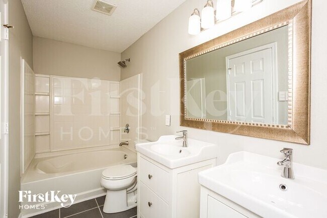 Building Photo - 15358 Border Dr