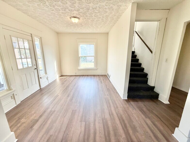 Building Photo - 1507 Garfield Ave SW