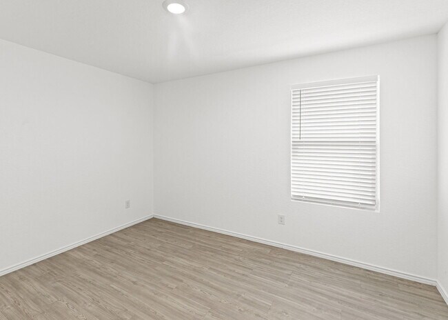 Building Photo - "Gorgeous 3-Bedroom Home with 2 Full Baths in San Antonio's Serene 1450 Sq Ft Retreat!"