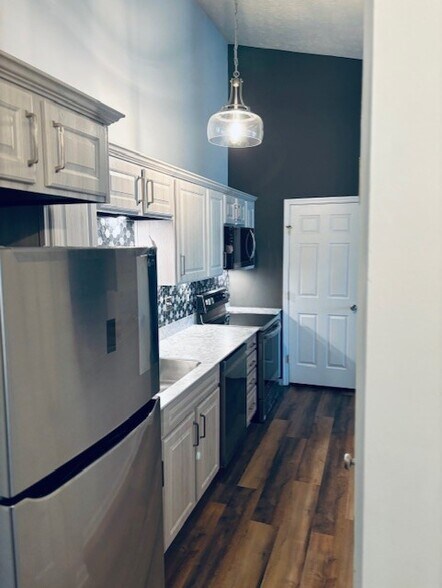 Building Photo - 743 Deering Rd