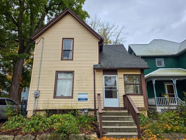 Building Photo - 1113 Drake St