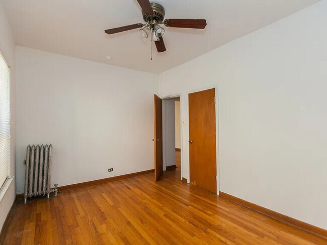 Building Photo - 520 W Diversey Pkwy