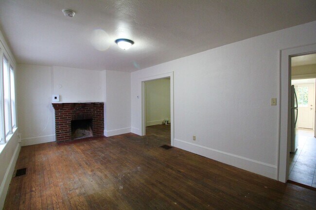Building Photo - 805 S High St
