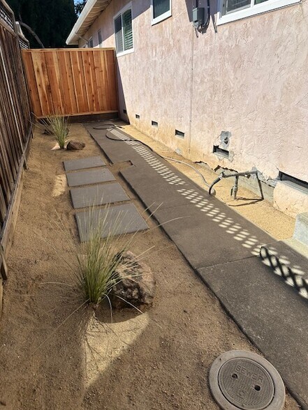 Building Photo - 1909 San Ramon Ave