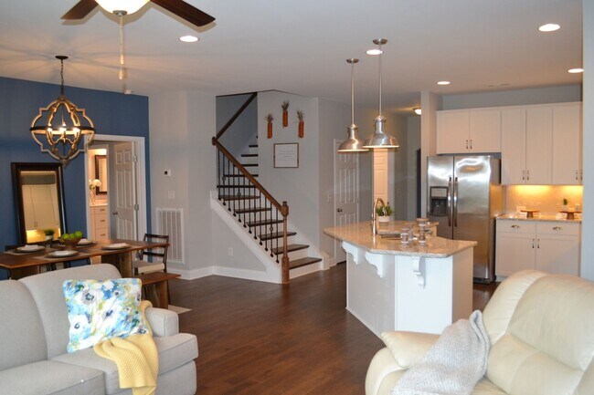 Building Photo - Beautiful Townhome Villa in Millstone Community