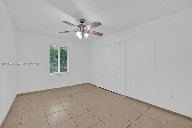 Building Photo - 2747 SW 17th St