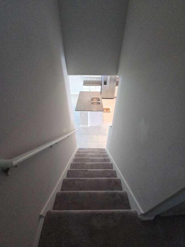 Building Photo - Gorgeous 5-Bedroom, 2.5-Bathroom Home in Riverview