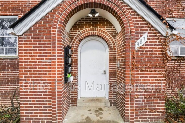 Building Photo - 987 Lilley Ave