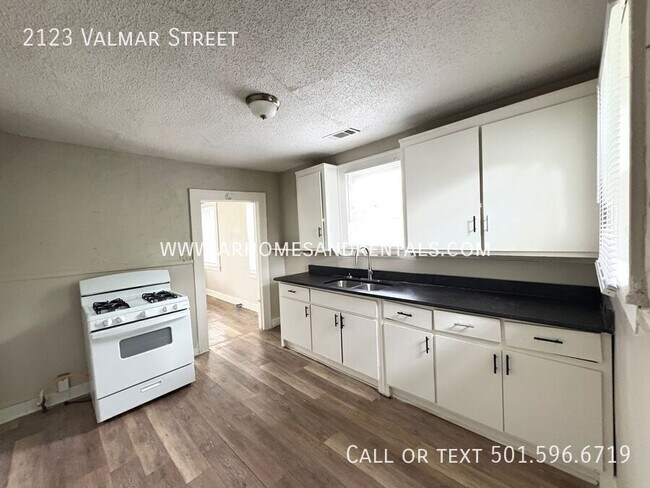 Building Photo - 2123 Valmar St