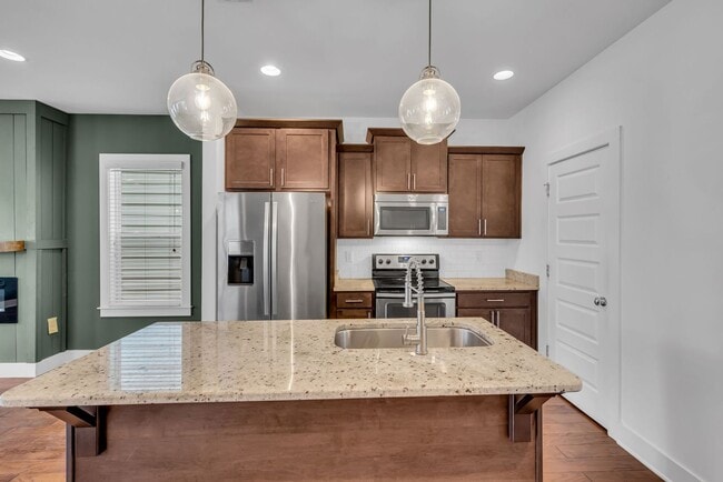 Building Photo - Cottage Park Home