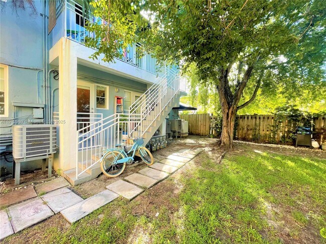 Building Photo - 969 Bay Dr