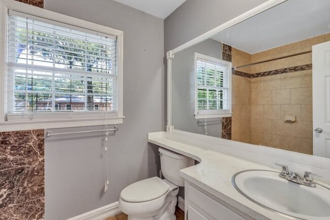 Building Photo - 12473 Northwood Rd