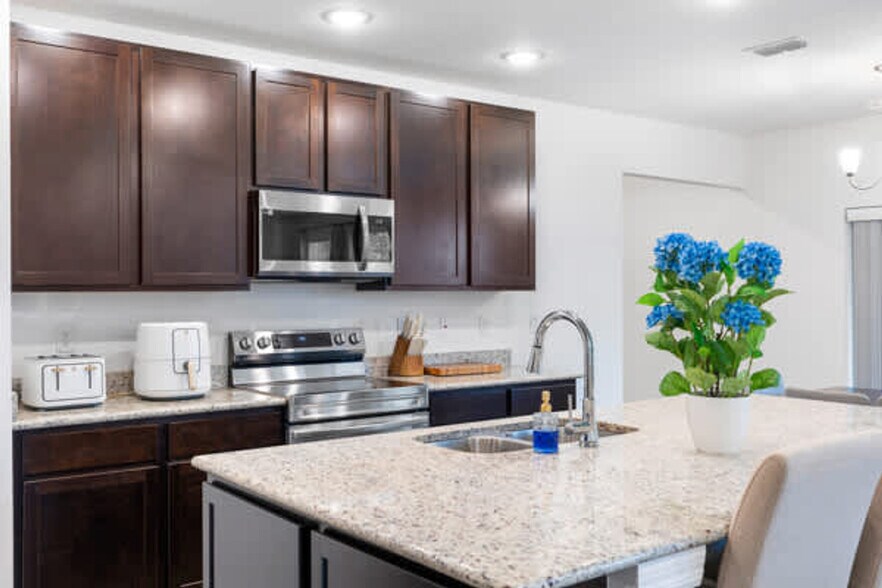 Building Photo - 14282 Coronado Dr