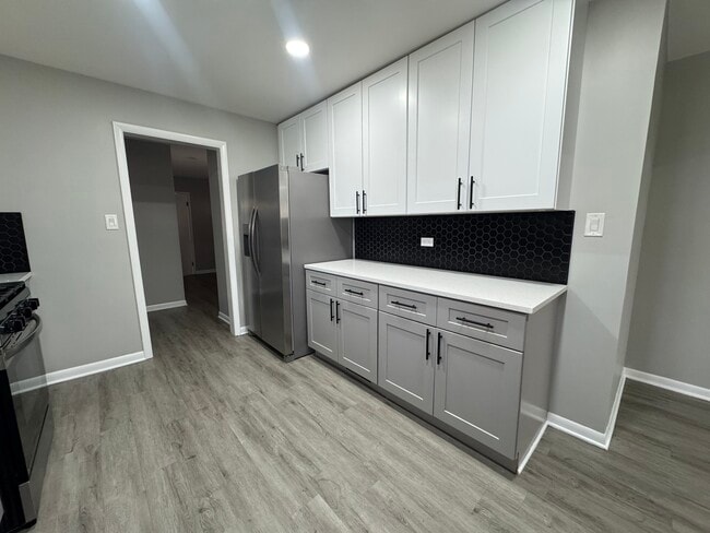 Building Photo - 5651 W 97th St