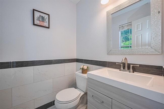 Building Photo - 5914 Clerkenwell Dr