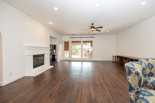 Building Photo - Spacious and beautifully designed with 5 bedrooms, 4 bath in a desirable location.