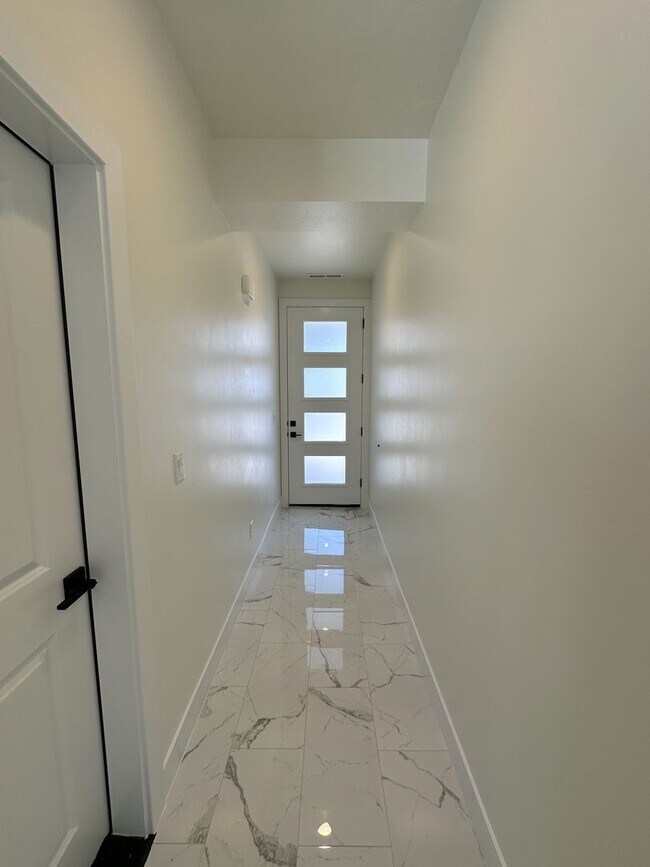 Building Photo - Brand New 3 Bed / 2.5 Bath Townhome – Internet Included